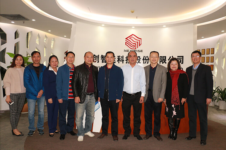 1516703987100728.jpg 与南沙街商会合影(官首).jpg