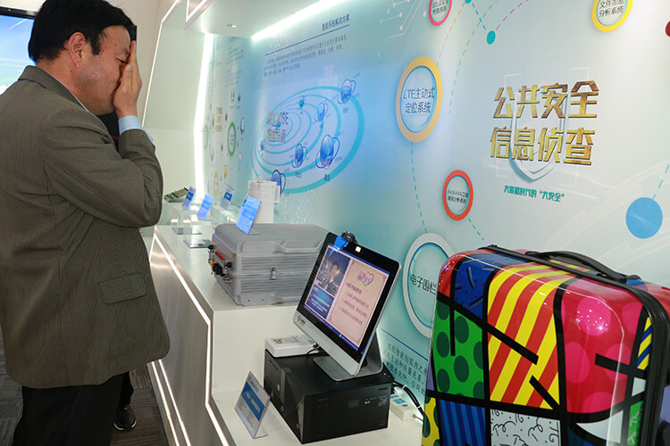 1516705856109683.jpg 体验人脸和一.jpg